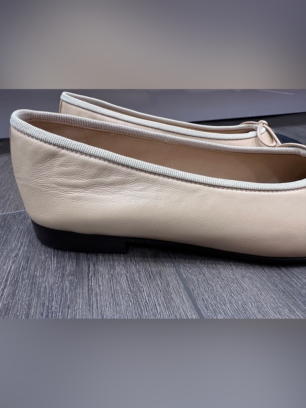 CHANEL CLASSIC CC LOGO BEIGE & BLACK LEATHER BALLET FLATS SHOES Size 37C - Picture 16 of 16